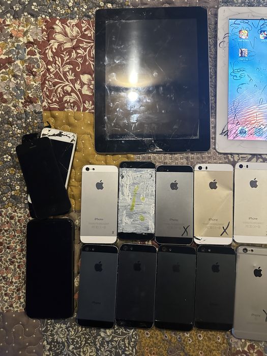 Лот запчастин iphone ipad