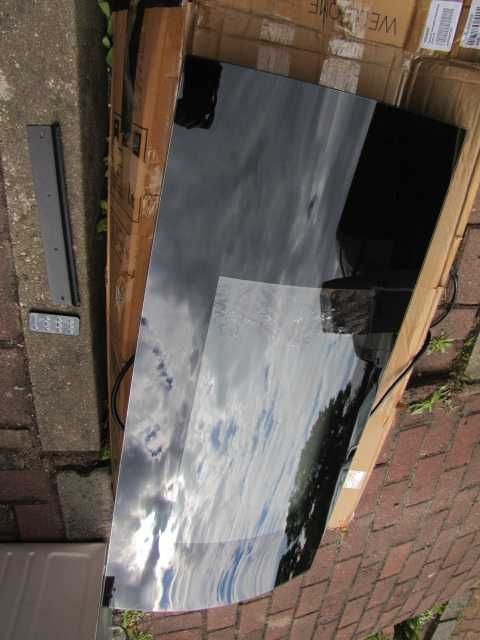 Kominek elektryczny 2000W LED wiszący szklany Klarstein