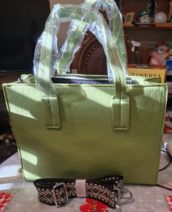 Vendo malas novas com etiqueta