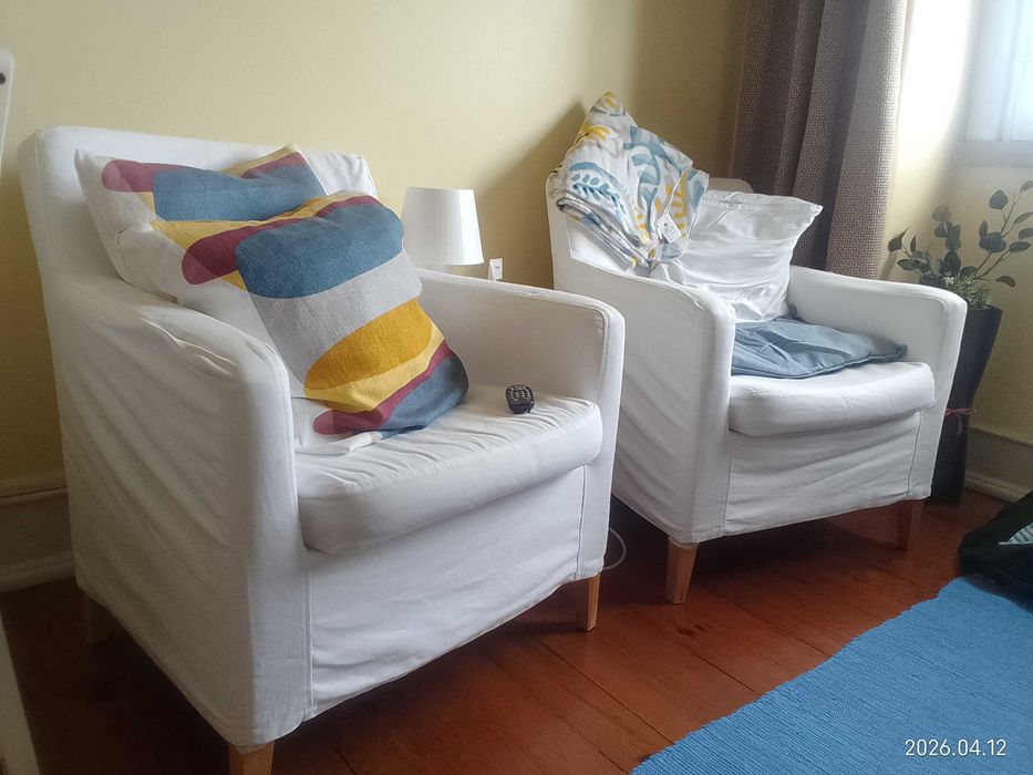 Poltronas IKEA brancas