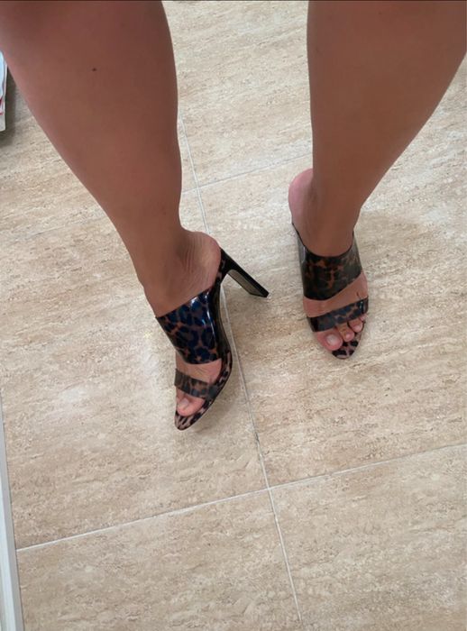 Saltos altos com estampa leopardo