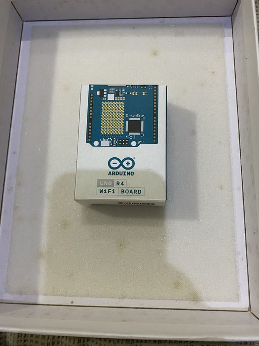 Arduino UNO R4 WiFi Original + Sensor DHT11 + Cabos Jumper e LEDs