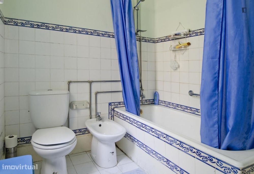 Quarto - localizado em São Bento Lisbon