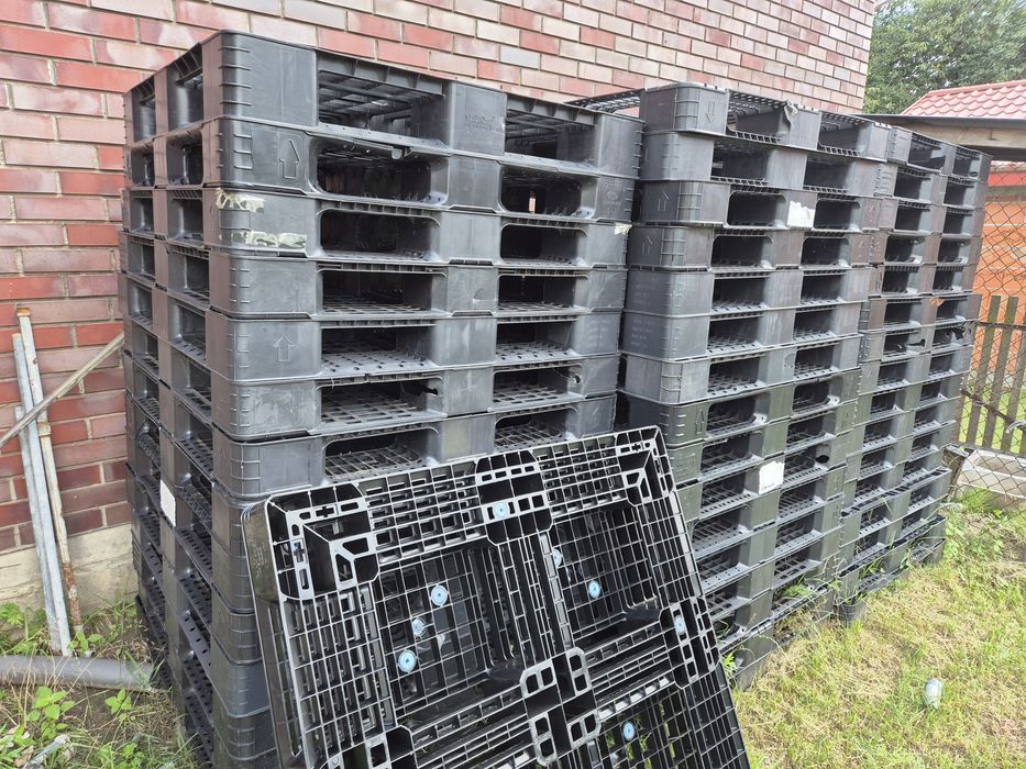 Palety przemysłowe plastikowe 110x110x12cm