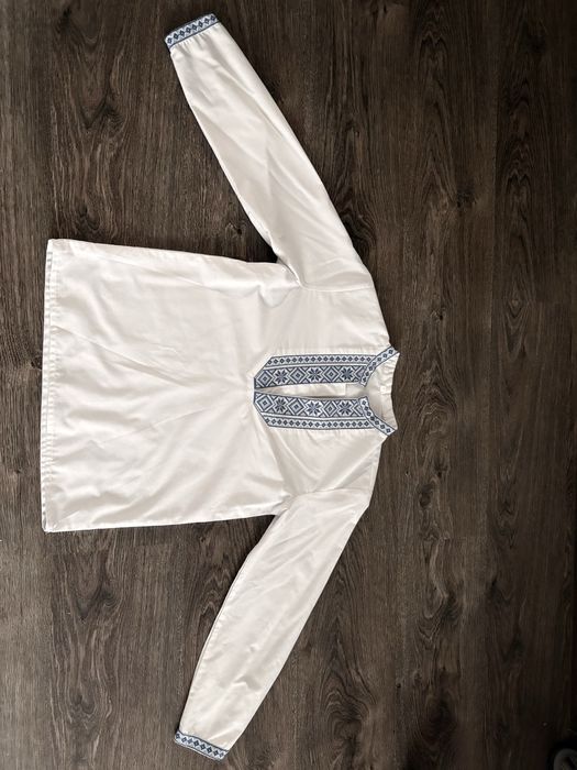 Продам вишиванку на хлопчика.