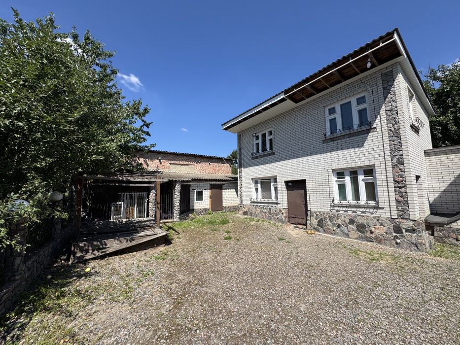 Продам два  дома на участке 18 соток, с ремонтом, техникой, все удобстваБольшая Рогань