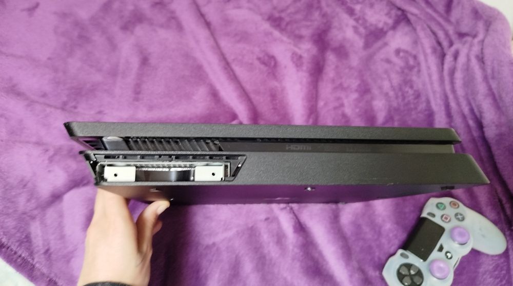 Consola PS4 Slim 1T