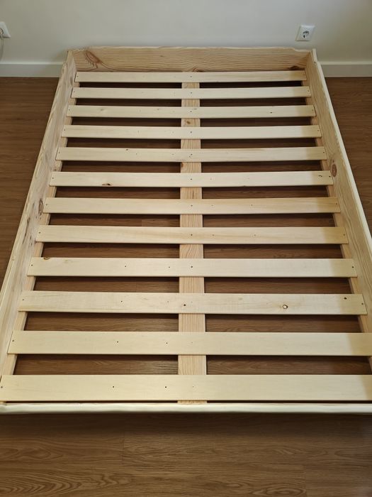 MENDI Cama de Casal de Chão 140x190
cama de casal de chão 140