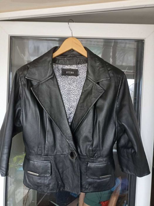 Шкіряний піджак. Дуже красива, нестандартна і водночас комфортна річ.