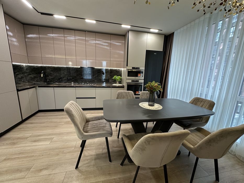 Продам стильну 3 км квартиру ЖК Паркова Алея