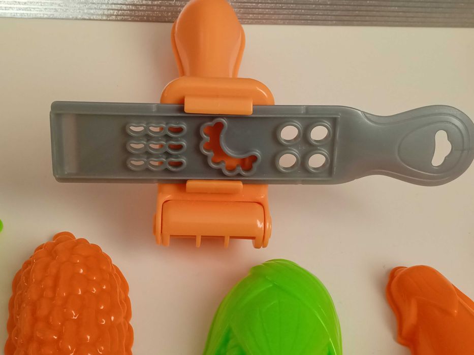 Ciastolina - wyciskarka oraz warzywa do wyciskania ciastoliny