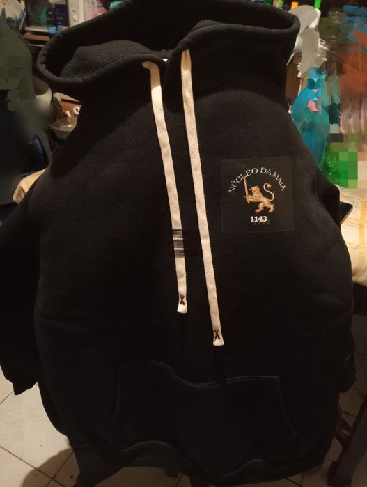 Camisola NOVA com capuz cardada