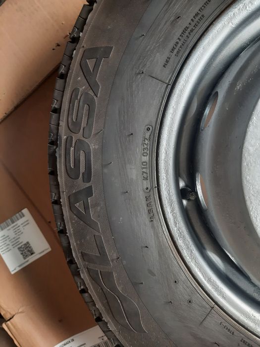 Opony 2 sztuki  lassa  teanswey 2 . 9 mm felgi 16 iveco  felgi  felga
