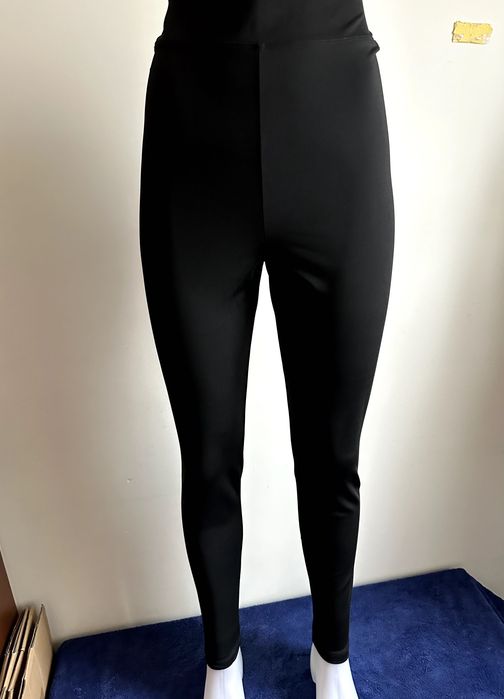 legginsy gładkie z push up I napisem Oysho