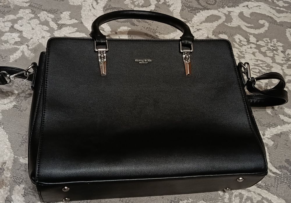 Чорна сумка жіноча