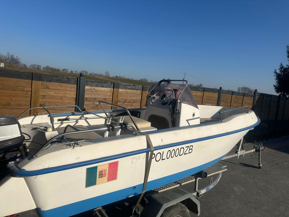 Łódka motorowa wędkarska