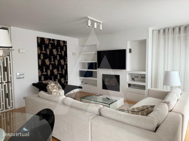 Apartamento T3 Duplex, semi-mobilado, localizado no centro de Aveiro