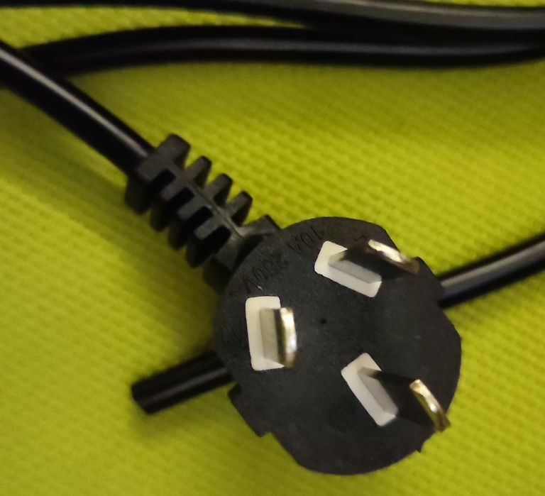 Китайская вилка с кабелем