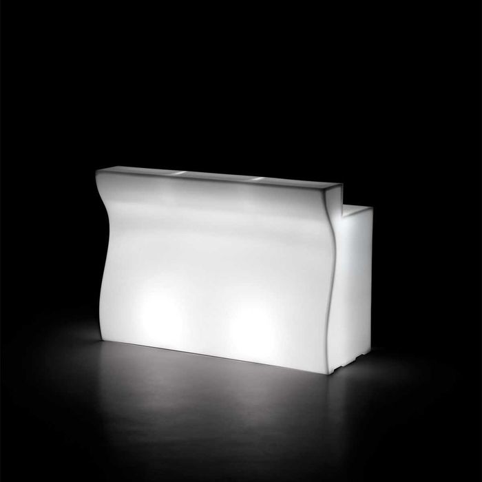 Mesas de bar com iluminação