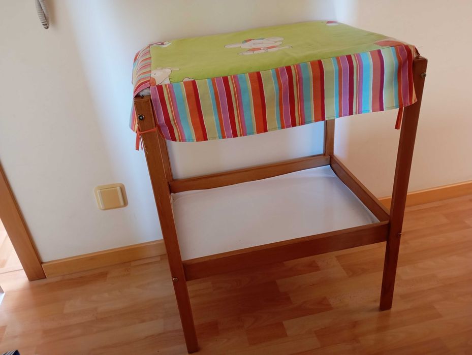 Armário trocador de fraldas