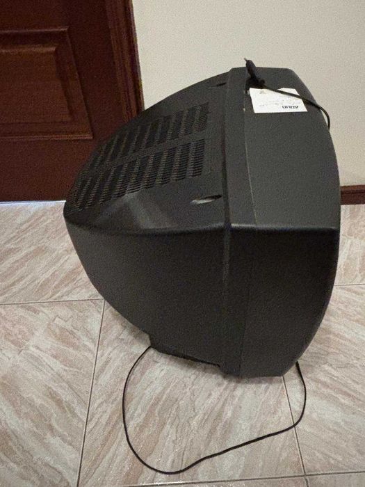 3 Televisores a cores - 60€