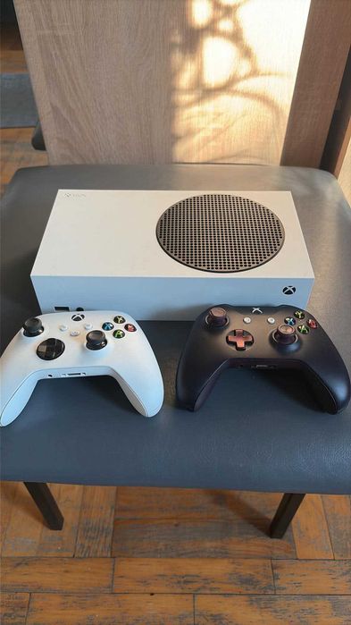 Xbox series S + 2 pady stan idealny