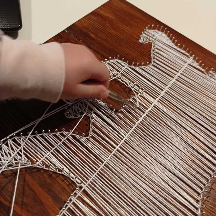 Uchwyt do wbijania gwoździ z magnesem - string art