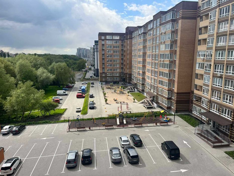 Неймовірно стильна квартира з гарним виглядом на парк мінімальне оформ