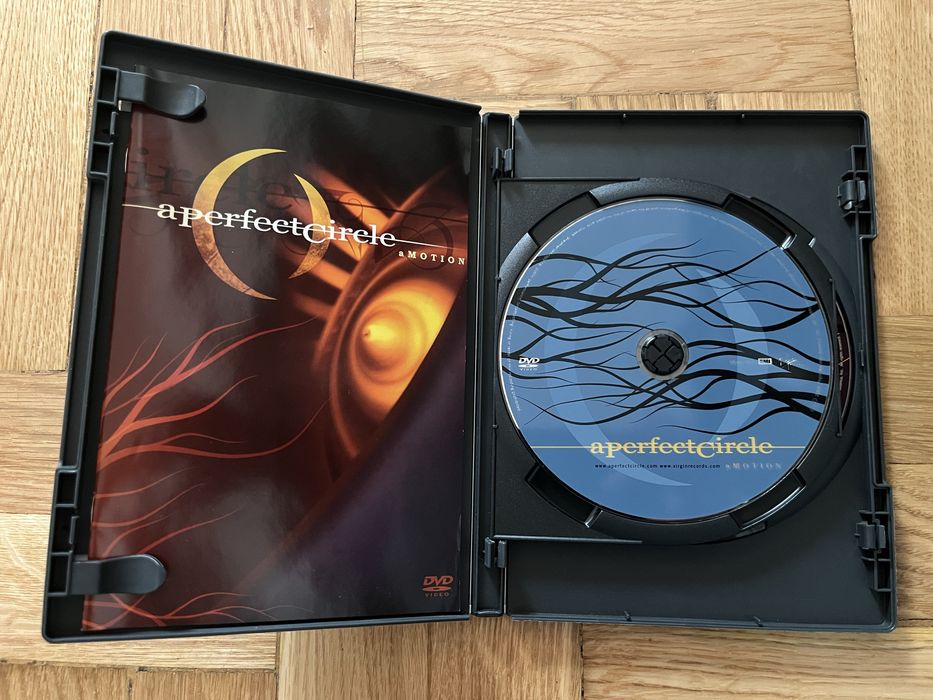A Perfect Circle aMotion płyta DVD i płyta cd koncertowe 2004 rok Tool