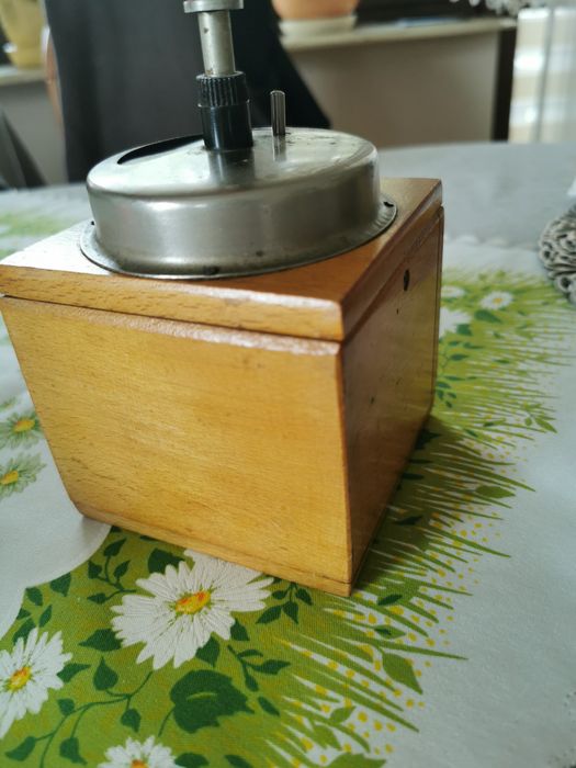 Ręczny drewniany młynek do pieprzu i kawy, lata 60-70