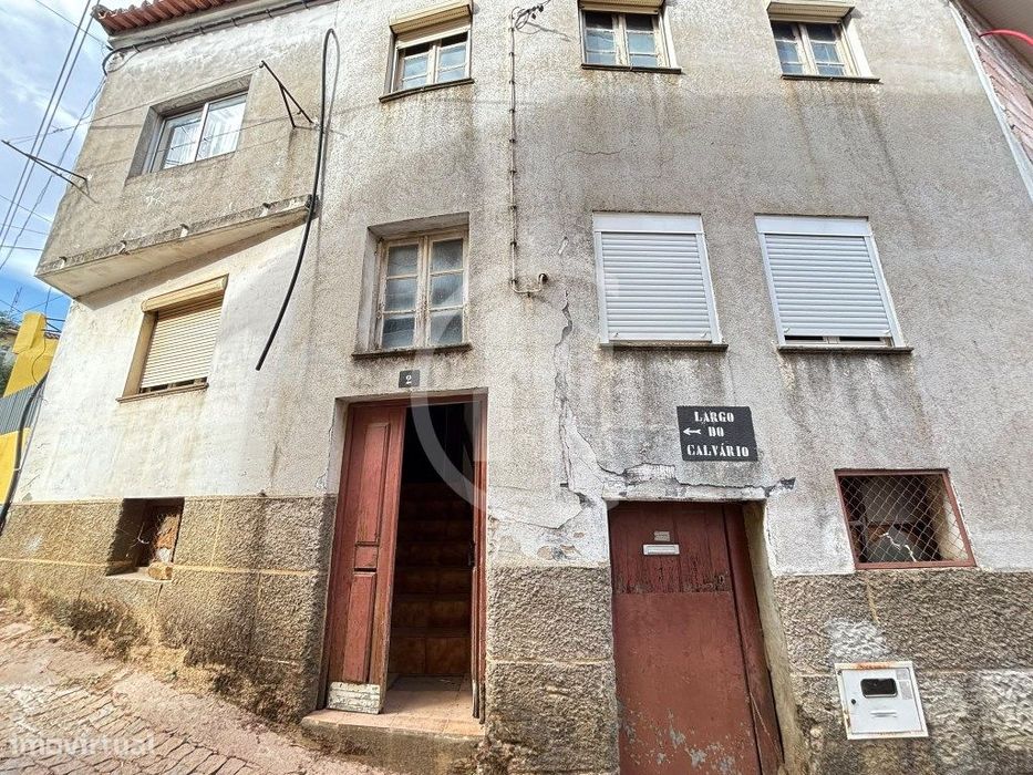 Moradia Com Charme E Potencial Investimento No Centro De Enxabarda