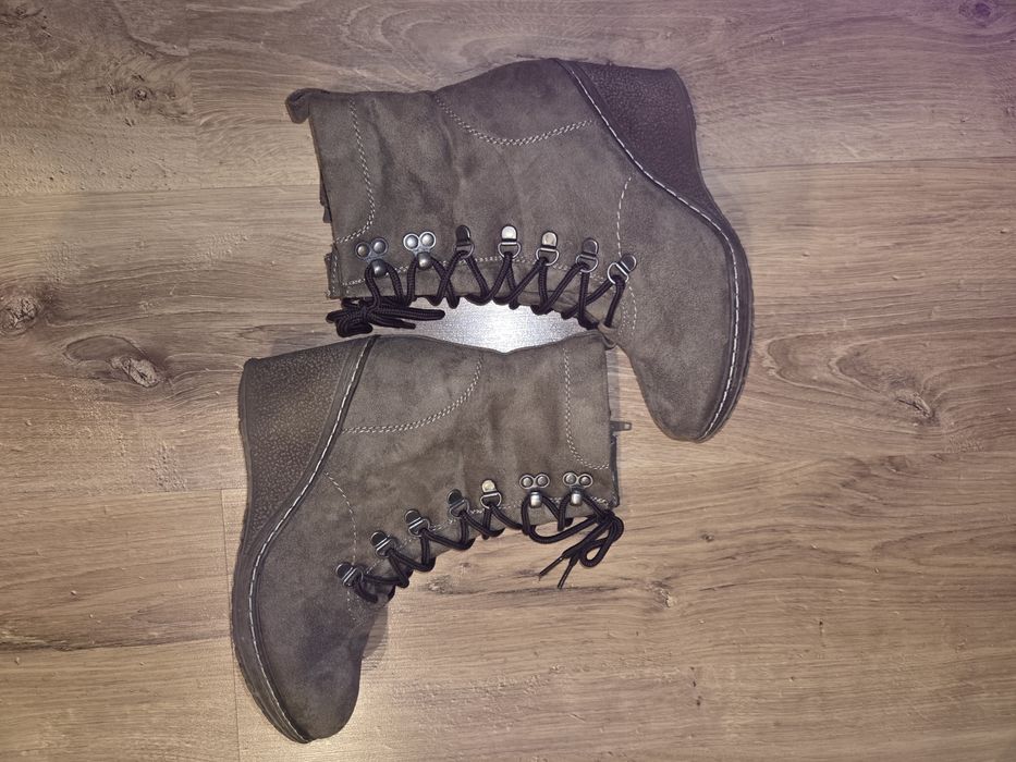 Buty ocieplone na koturnie 38