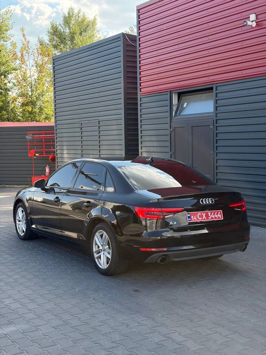 Audi a4 2017 року