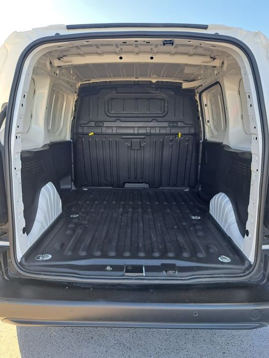 Opel combo de 2020 com 77.000 kms 100cv de 3lugares