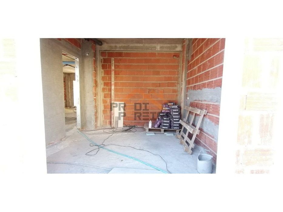 Moradia T4 em fase de construção, situada no Bairro Casal São Sebas...