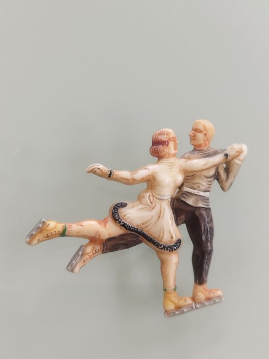 Lindos broche antigo de celulóide. Estado muito bom