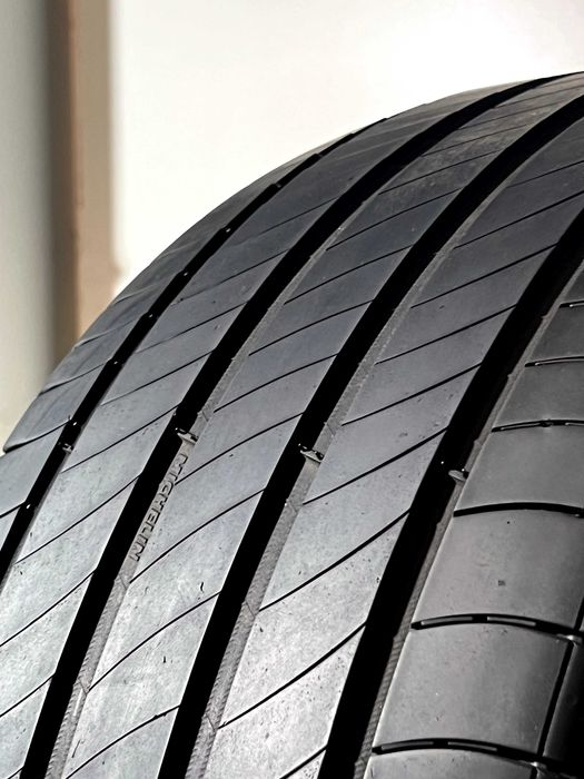 Pneus Michelin Primacy 4 - 235/40/18 - Excelentes