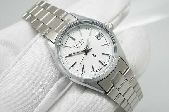 Жіночий годинник Citizen Quartz Date (класика)