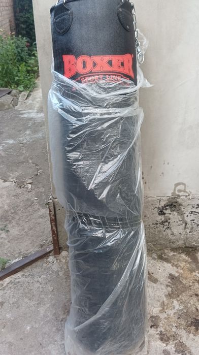 Боксерська груша, кріплення,та боксерські перчатки