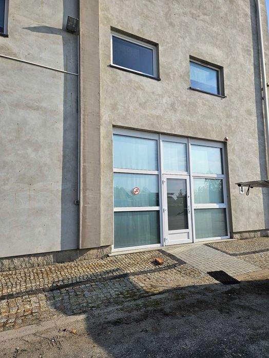 hala z biurem do wynajęcia