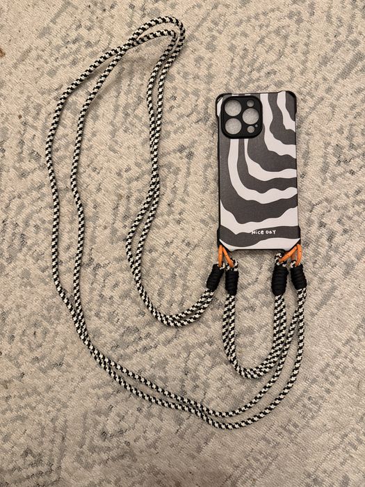 Продам 3 чохли на IPhone 15 Pro Max