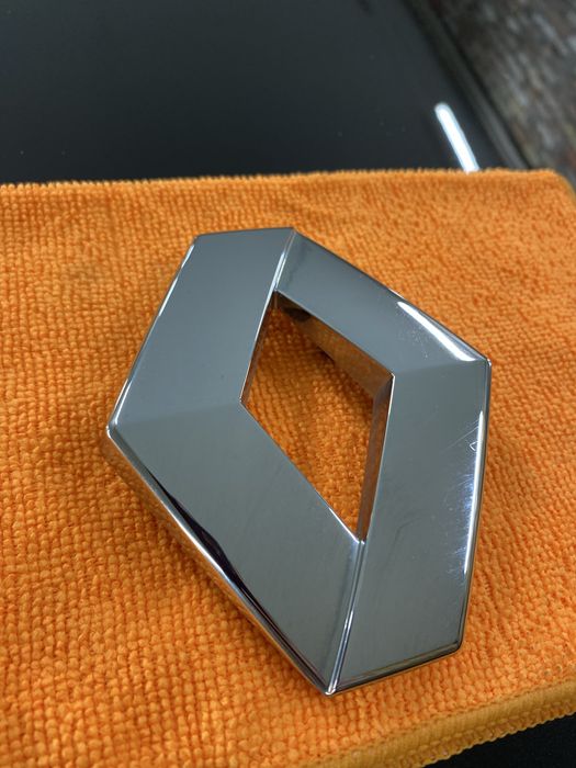 Емблема Renault