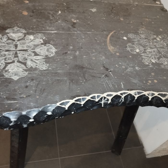 Stół drewniany z taboretami