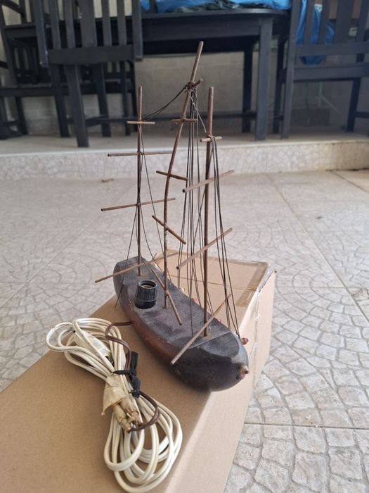 Candeeiro barco muito antigo