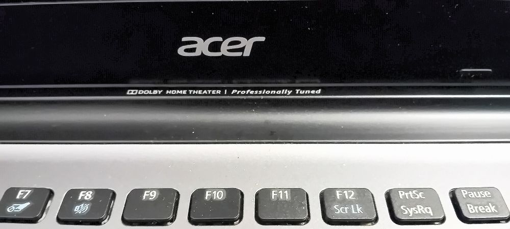 Lote 2 Portáteis Acer (Como Novos) – Ecrã Touch + Ecrã Ultra-Slim CineCrystal + Office Instalado