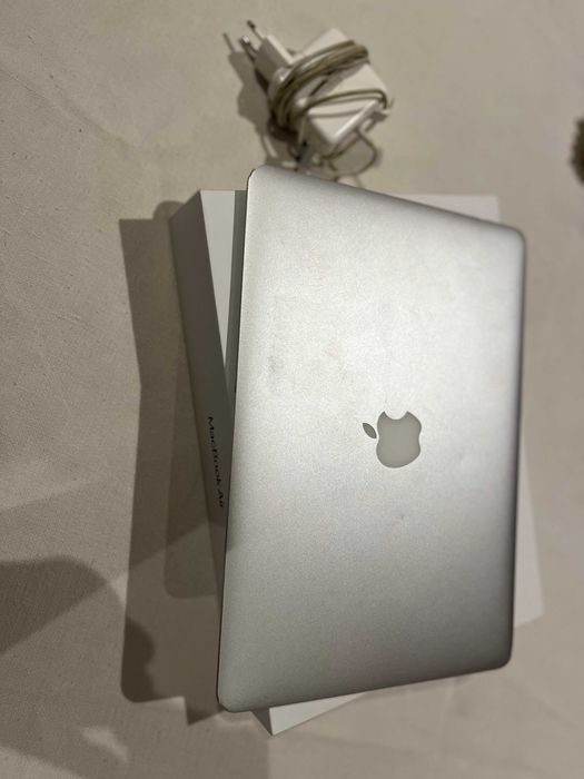 MacBook Air (2017)64861673321347122