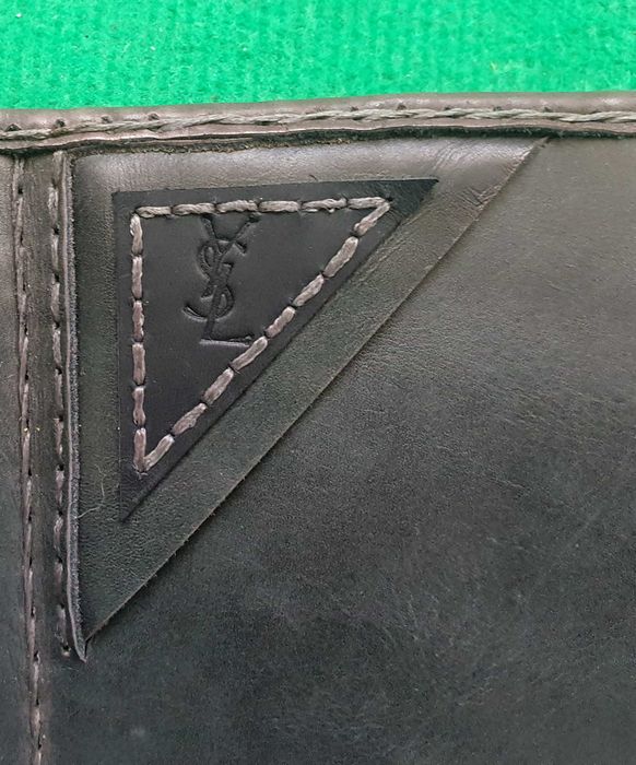 Pasta Yves Saint Laurent Cinza