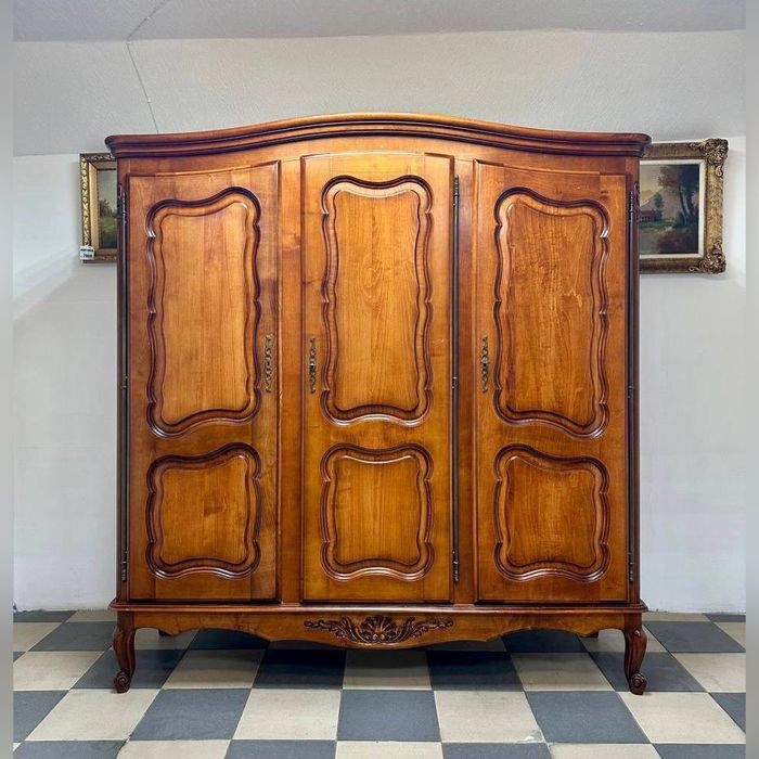 Шафа дерево шкаф