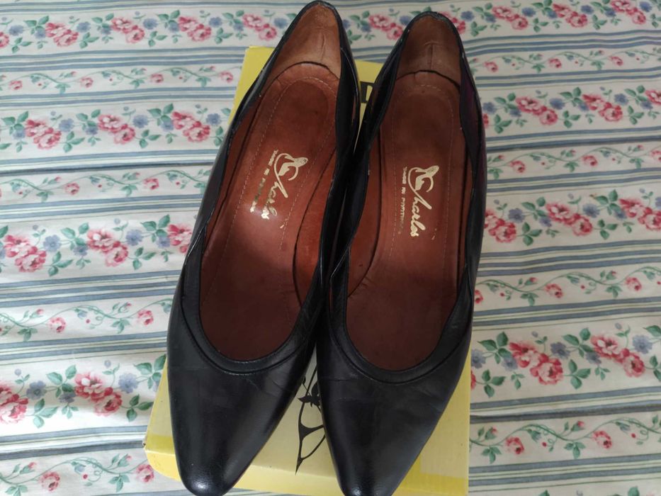 Sapatos senhora em pele nº 38 da Charles em preto