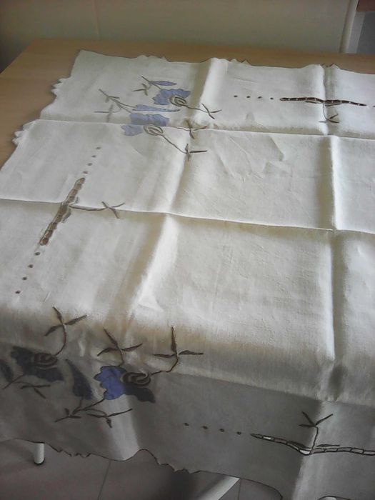 Toalha com bordados ilha da madeira